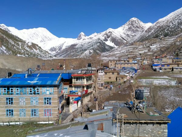 annapurna-circuit-manang-village