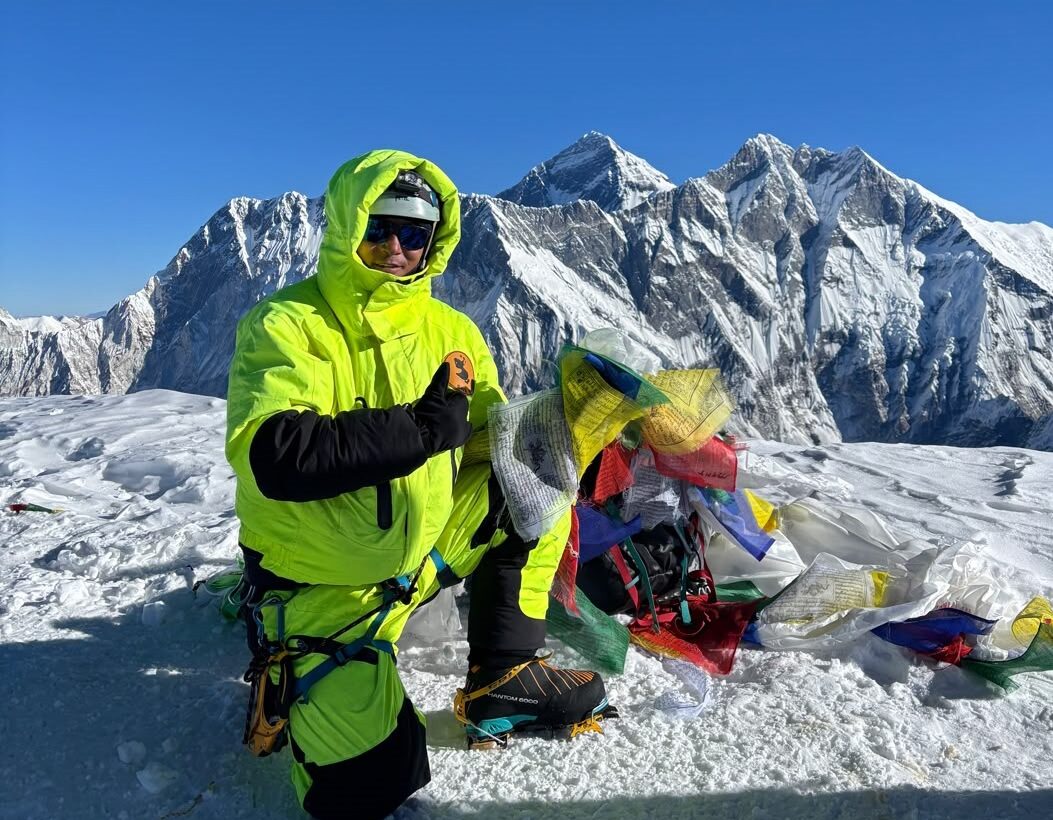 Pasang climbing Guide
