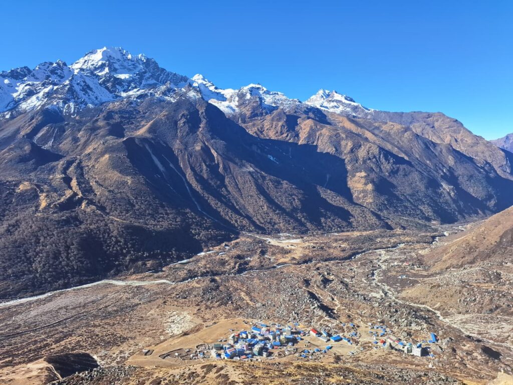 kyanjin-gompa-mountain-view