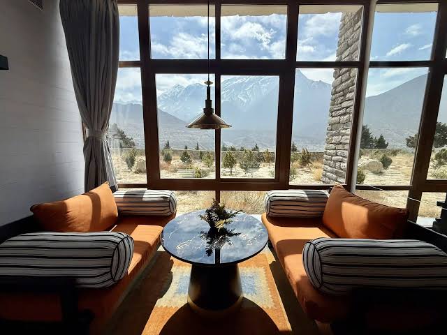 shinta-mani-mustang-mountain-view