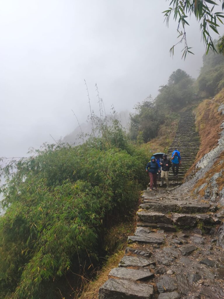 trekkers-in-monsoon-nepal