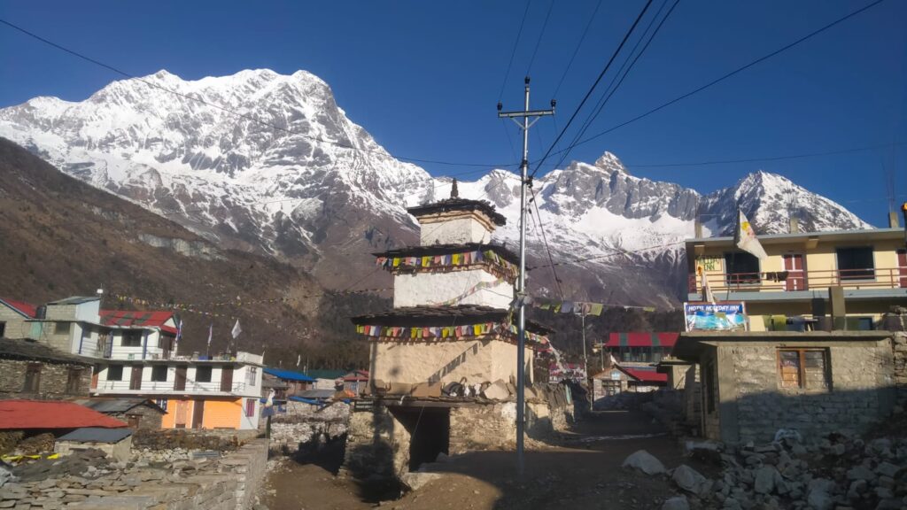 Pungen-Gompa-Mountain-View