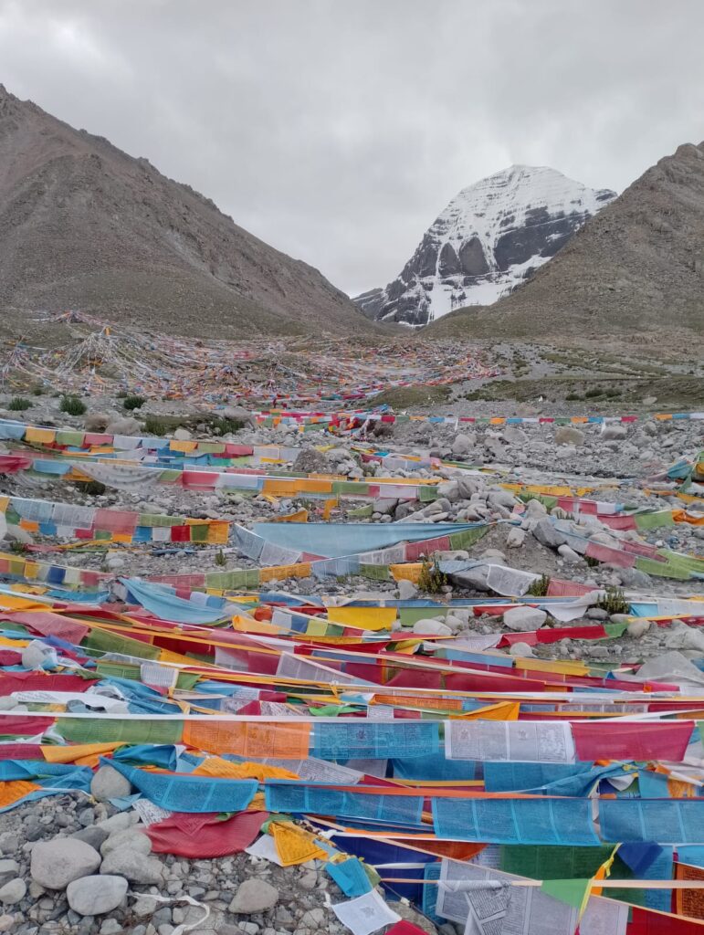 kailash-yatra-prayer-flags